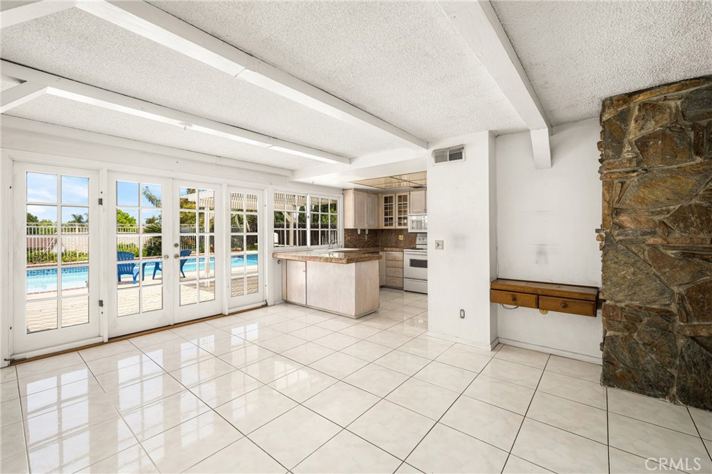 4343 E Elkstone Avenue