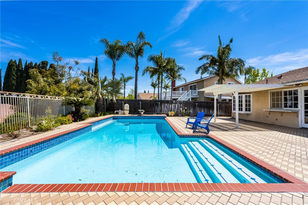 4343 E Elkstone Avenue