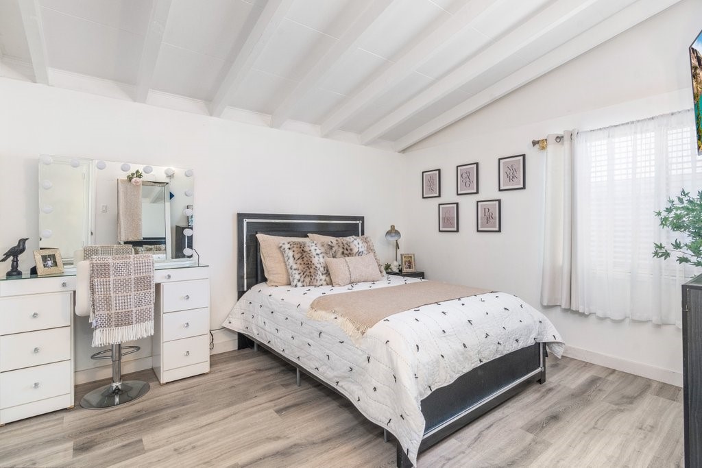 1831 E Orange Grove Avenue