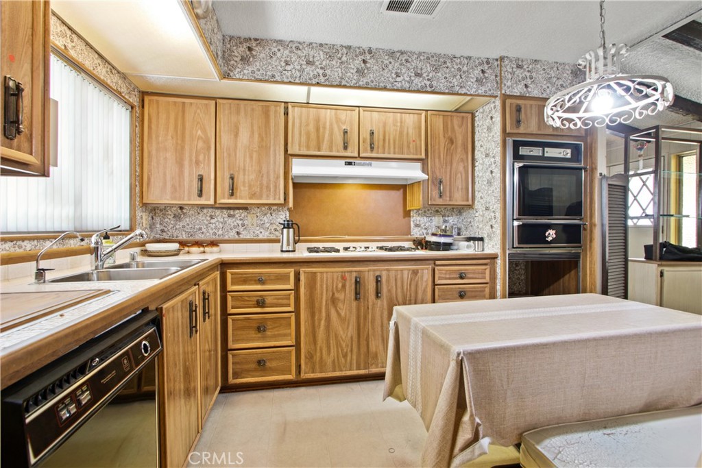 2514 Orangethorpe W 27