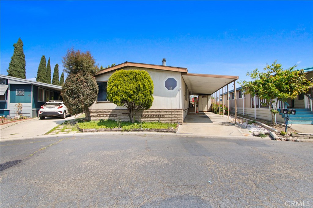 2514 Orangethorpe W 27