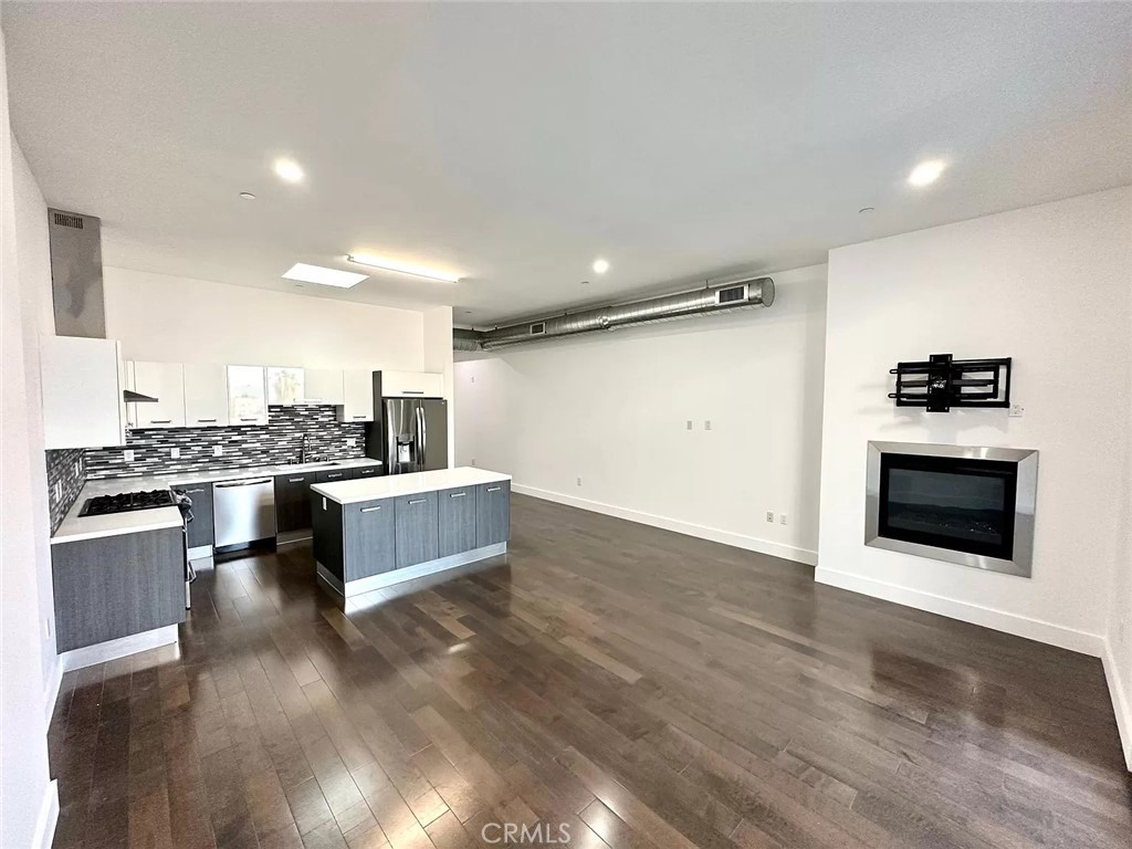 433 Pine Avenue 400