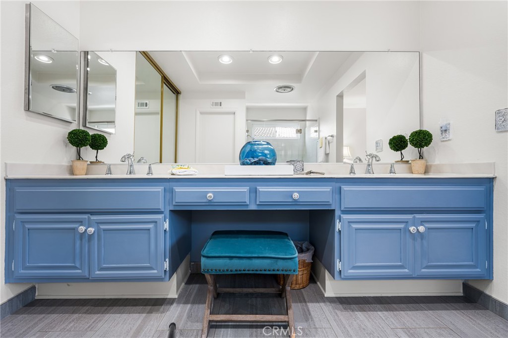 934 S La Salle Circle