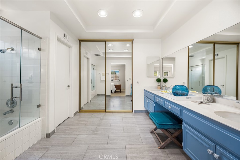 934 S La Salle Circle