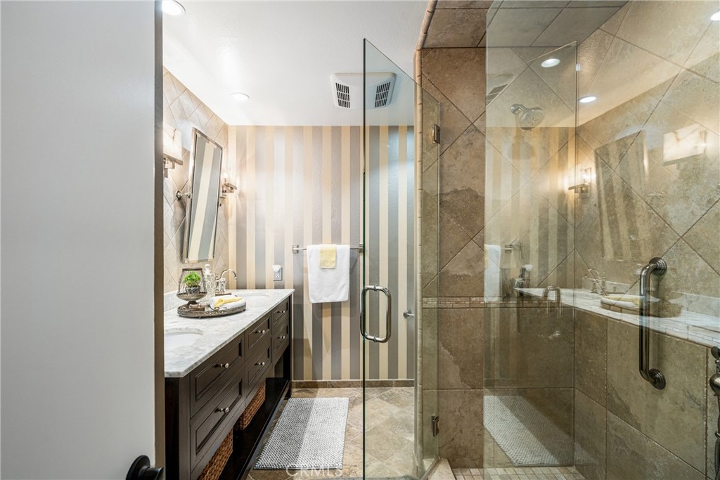 934 S La Salle Circle