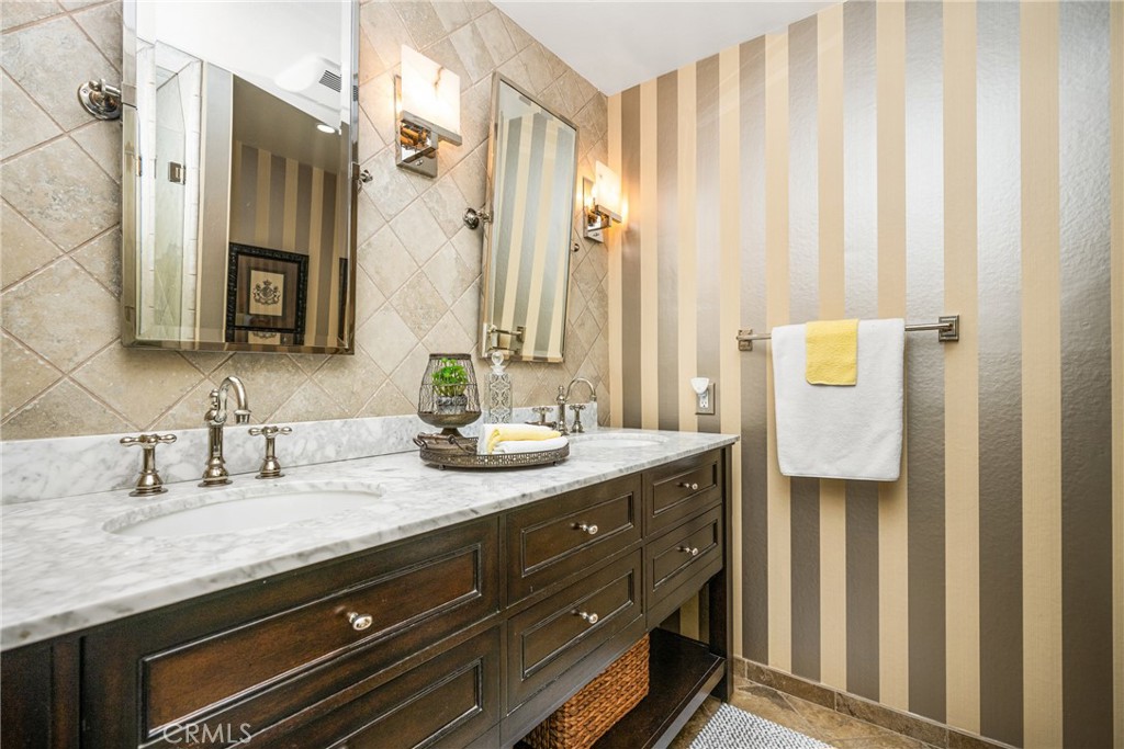 934 S La Salle Circle