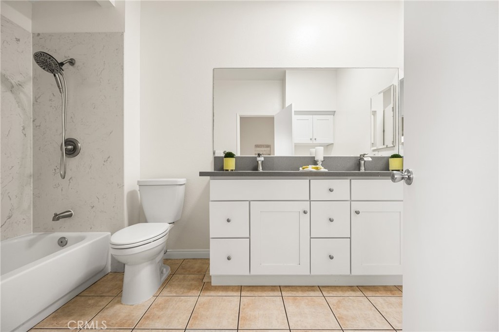 621 W Fletcher Avenue 3