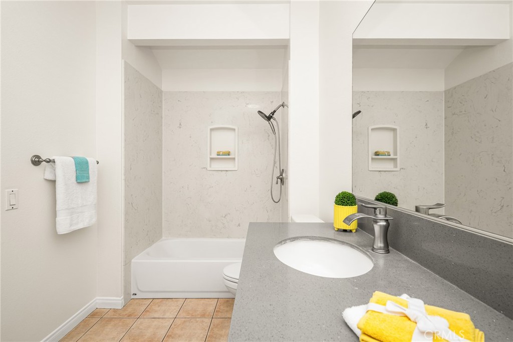 621 W Fletcher Avenue 3