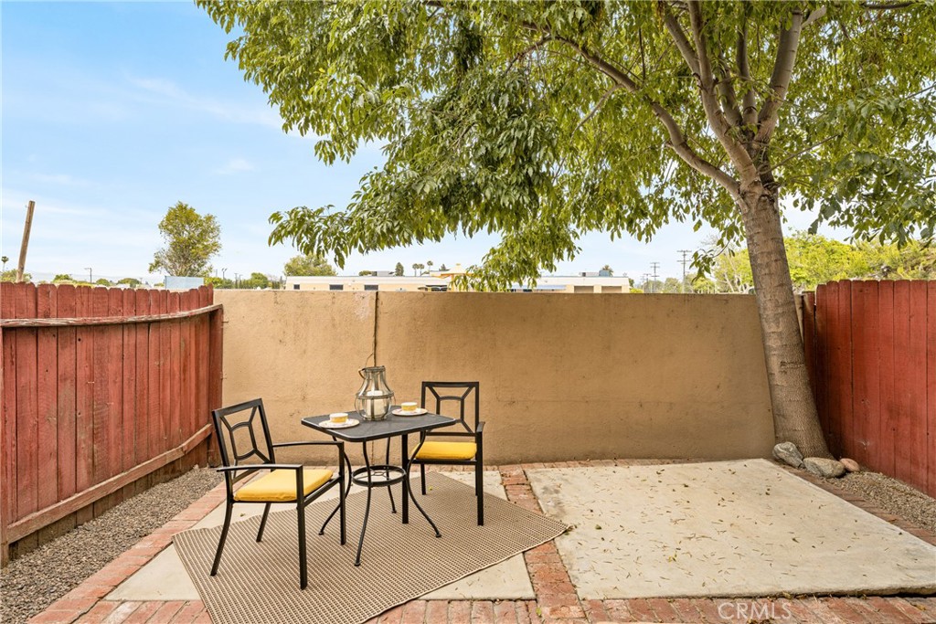 621 W Fletcher Avenue 3