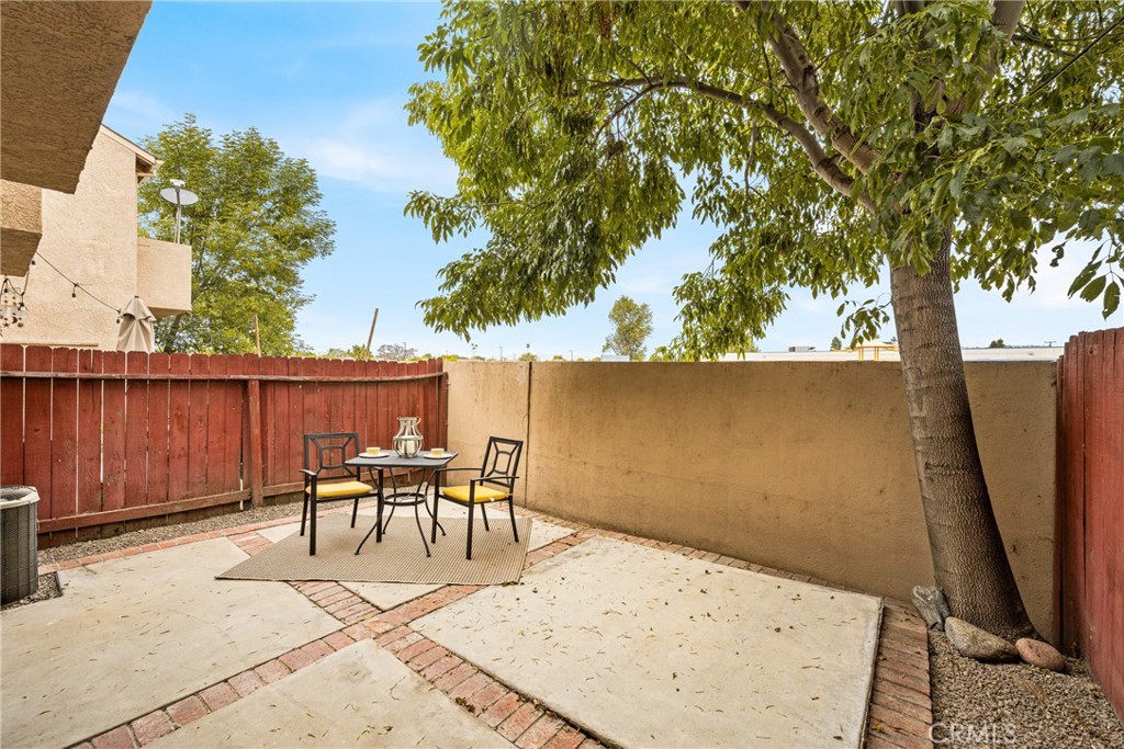 621 W Fletcher Avenue 3