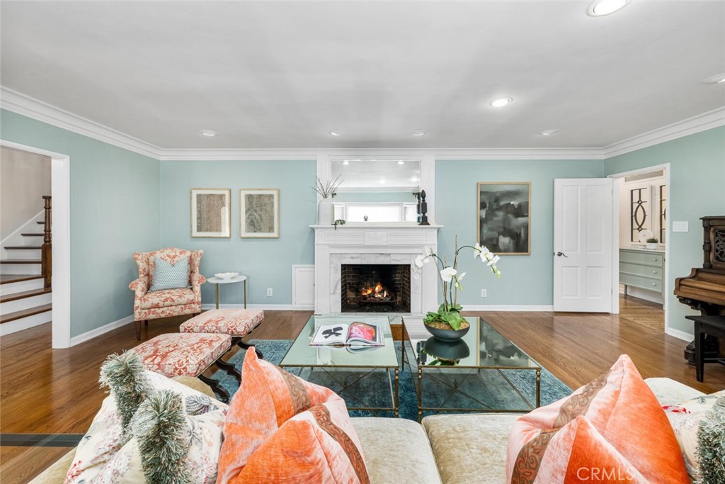 1041 E Tehachapi Drive