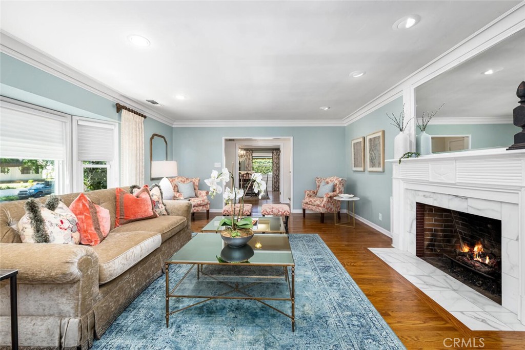 1041 E Tehachapi Drive