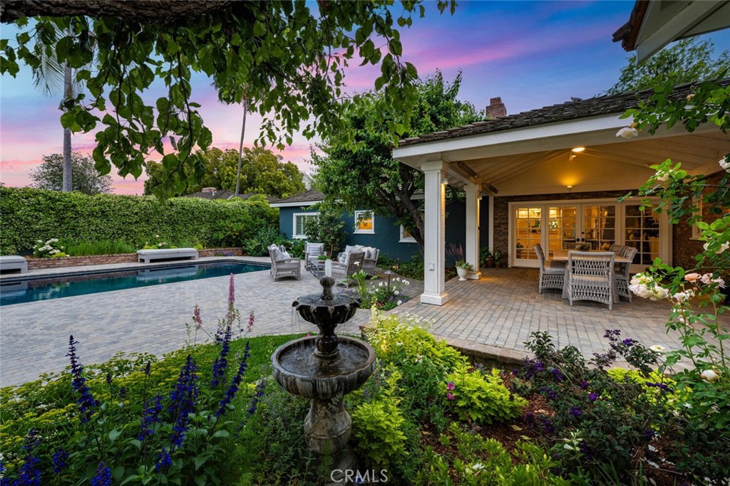 1041 E Tehachapi Drive