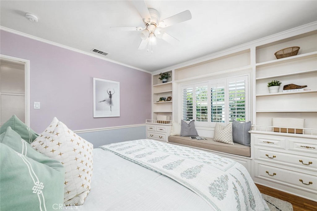 1041 E Tehachapi Drive