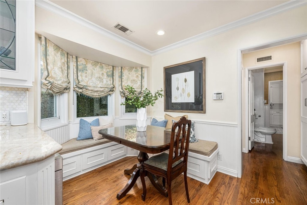 1041 E Tehachapi Drive