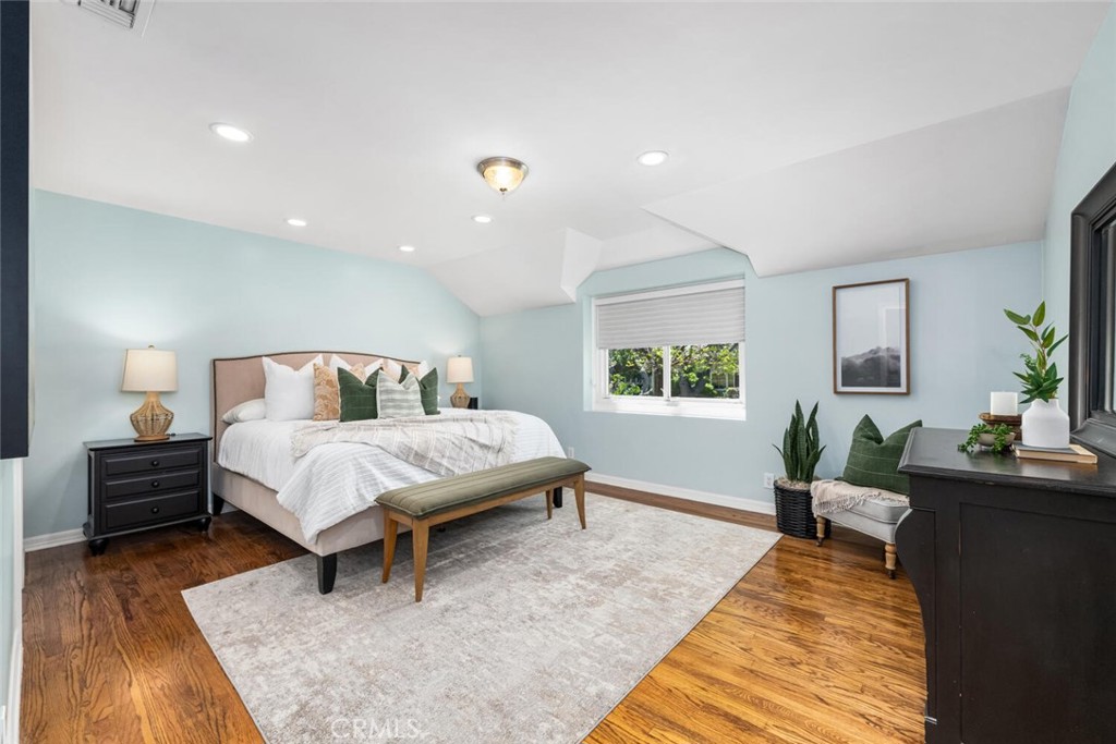 1041 E Tehachapi Drive