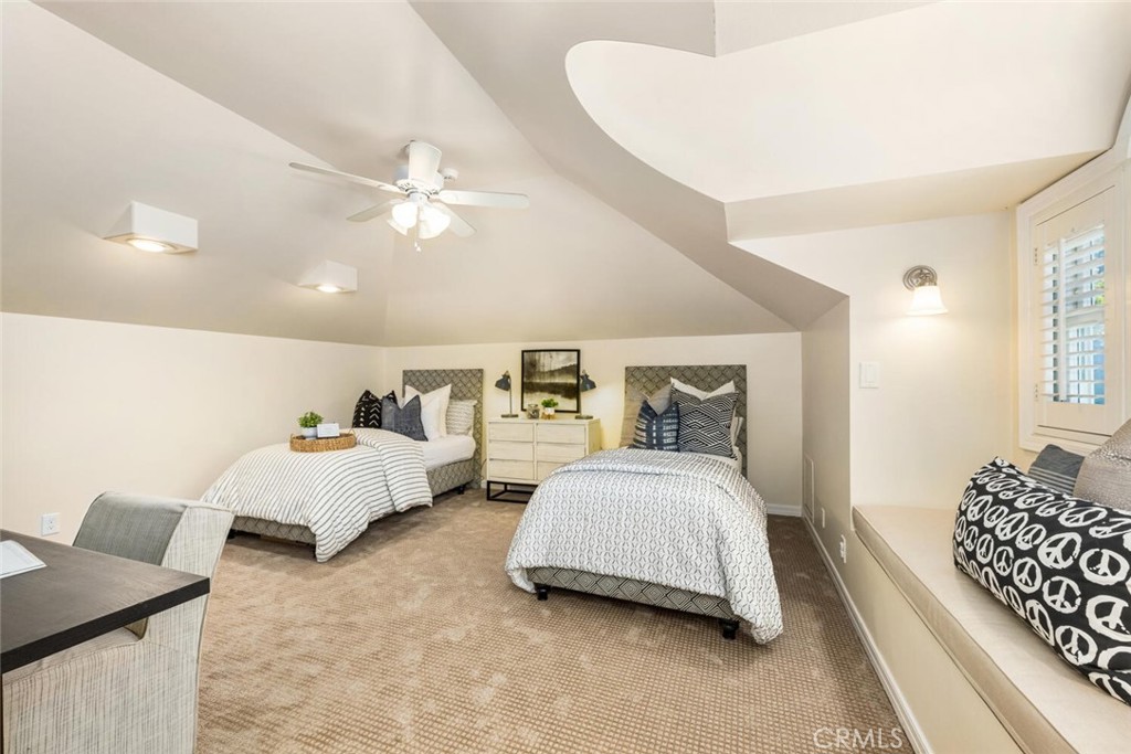 1041 E Tehachapi Drive