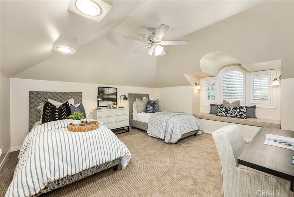 1041 E Tehachapi Drive