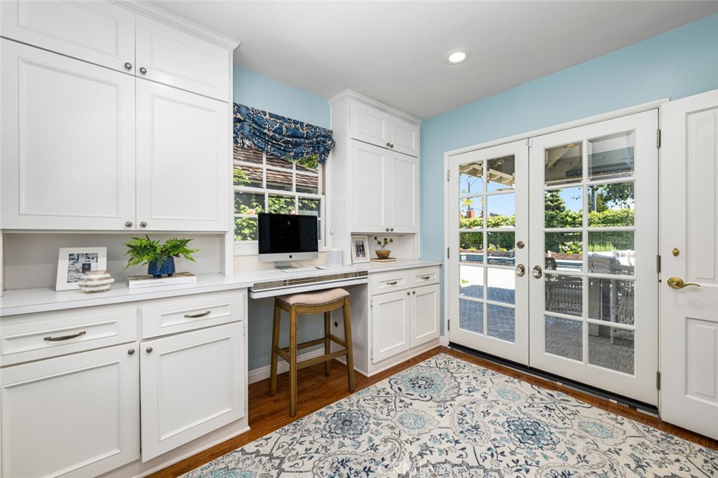 1041 E Tehachapi Drive