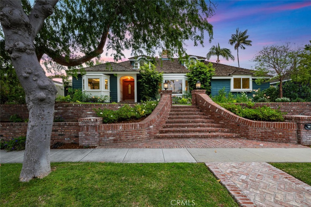 1041 E Tehachapi Drive