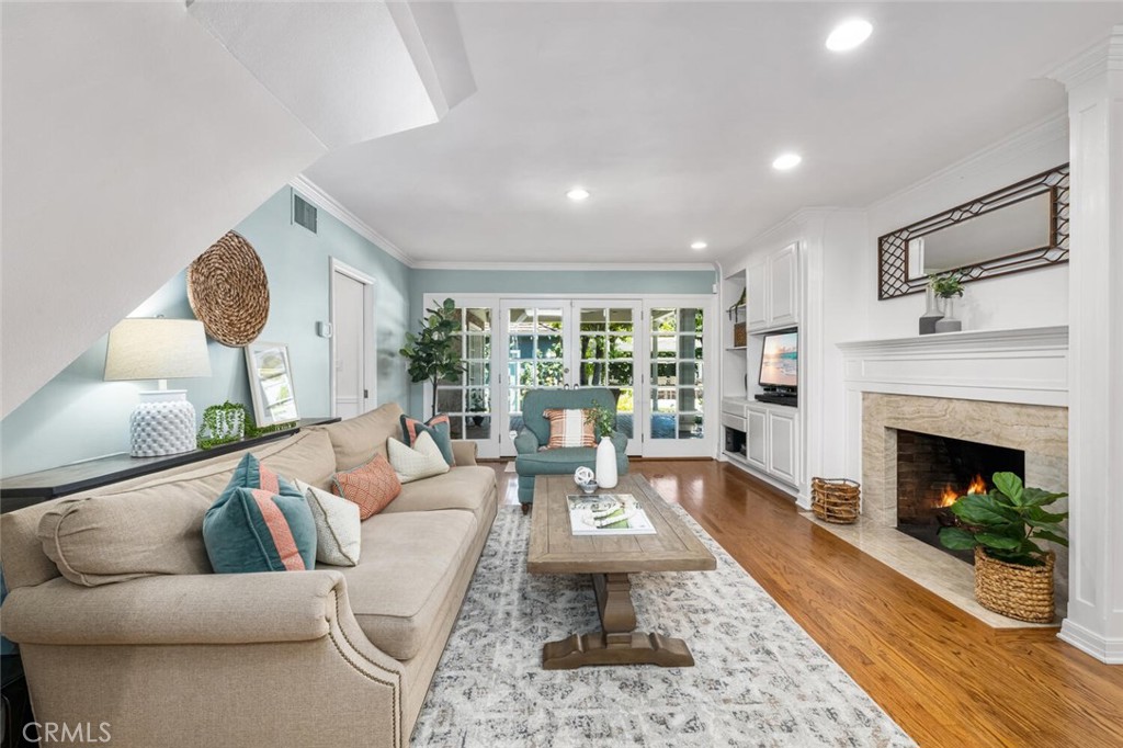 1041 E Tehachapi Drive