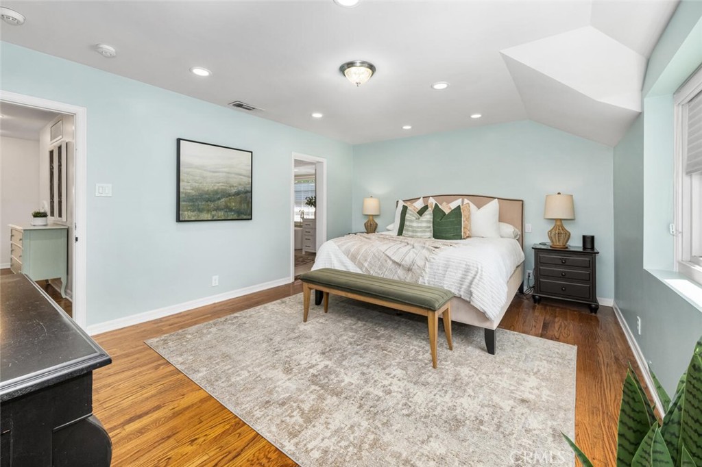 1041 E Tehachapi Drive