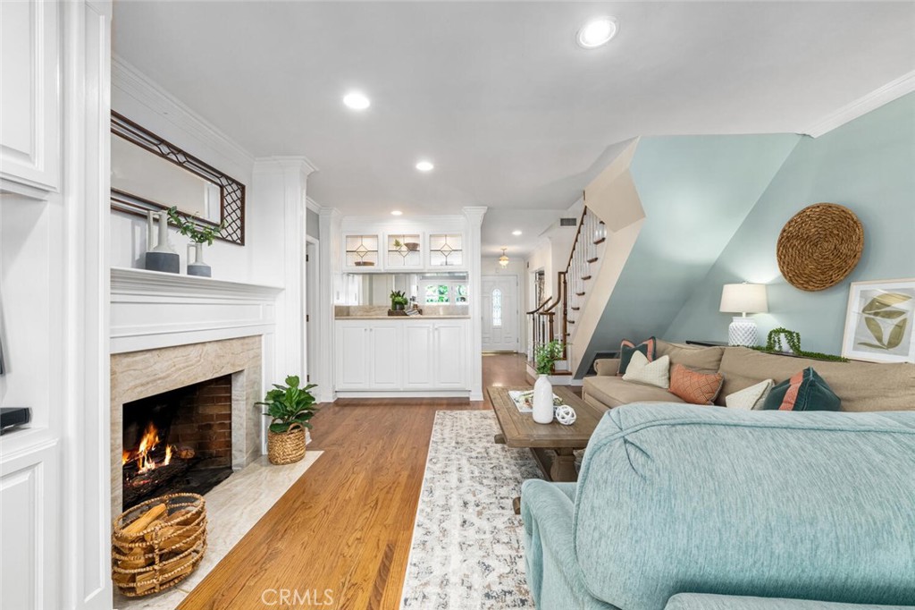 1041 E Tehachapi Drive