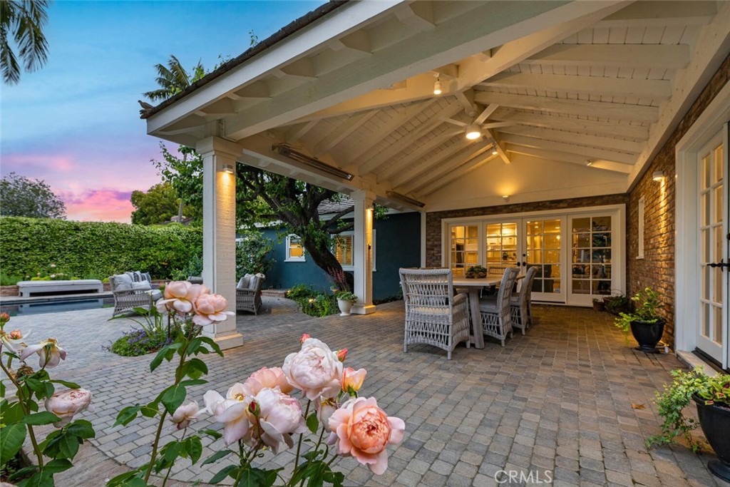 1041 E Tehachapi Drive