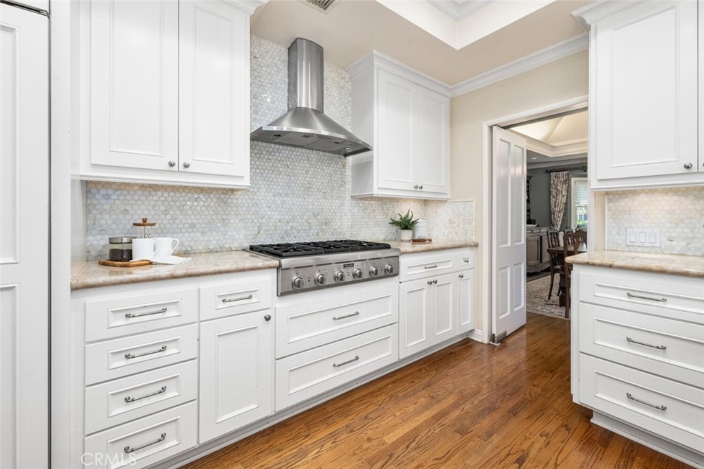 1041 E Tehachapi Drive