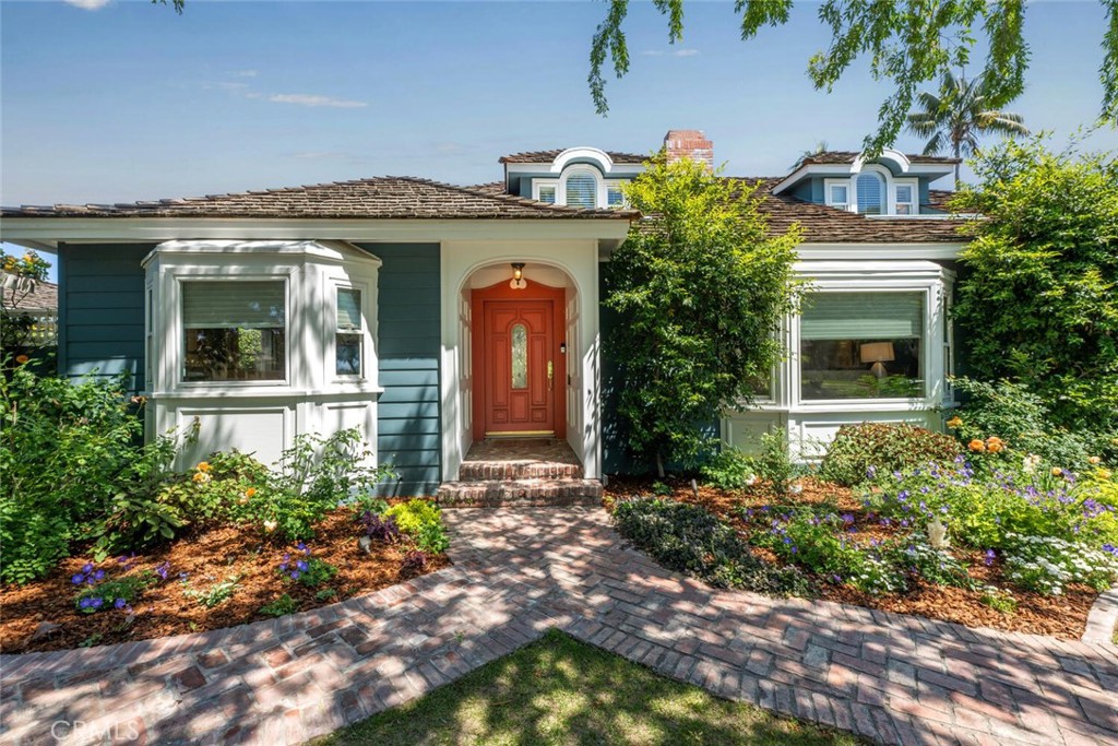 1041 E Tehachapi Drive