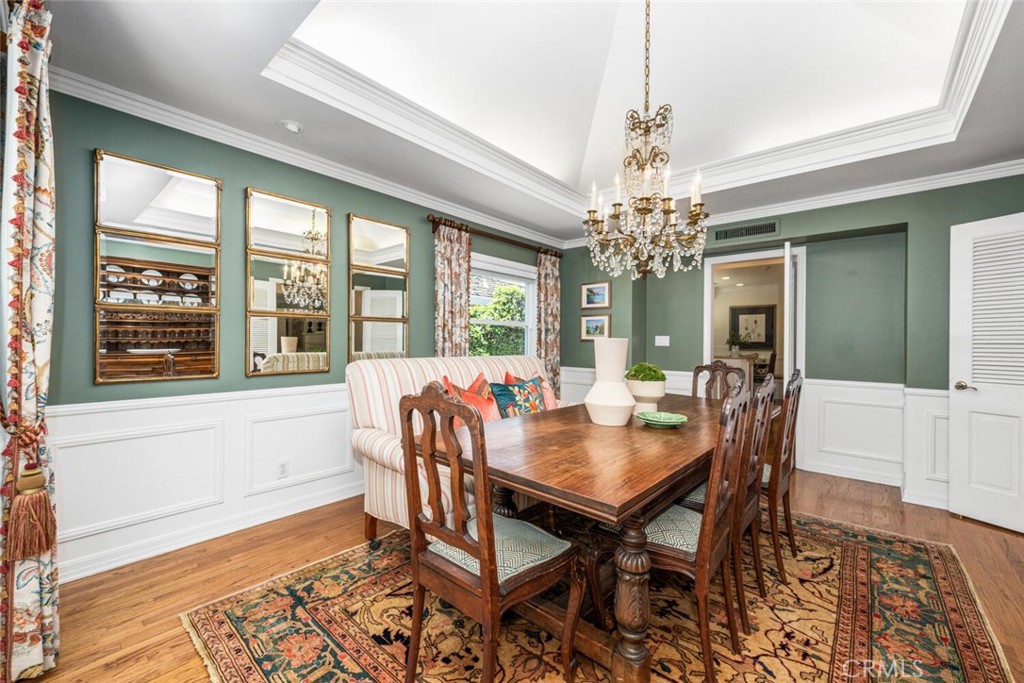 1041 E Tehachapi Drive