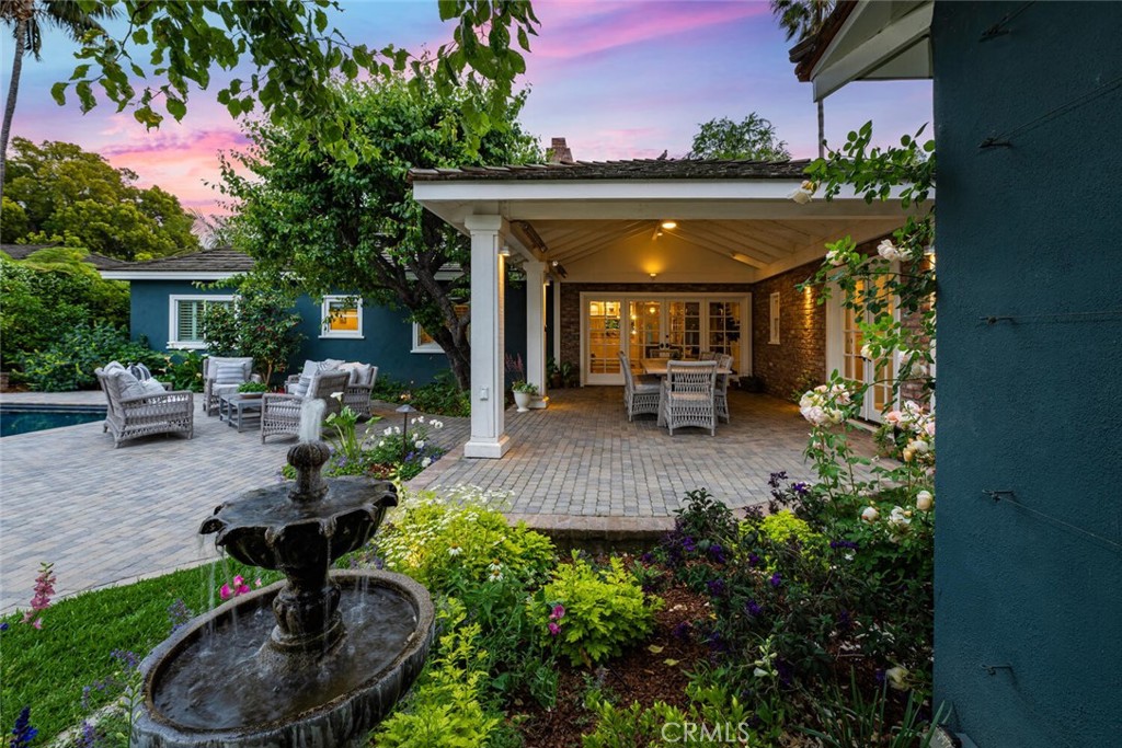 1041 E Tehachapi Drive