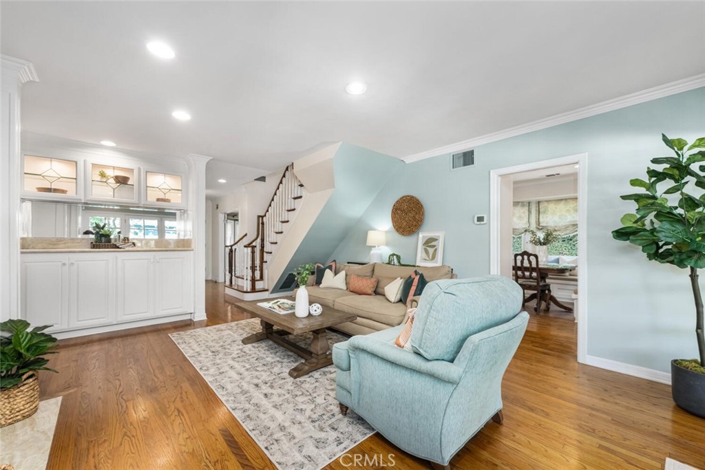 1041 E Tehachapi Drive