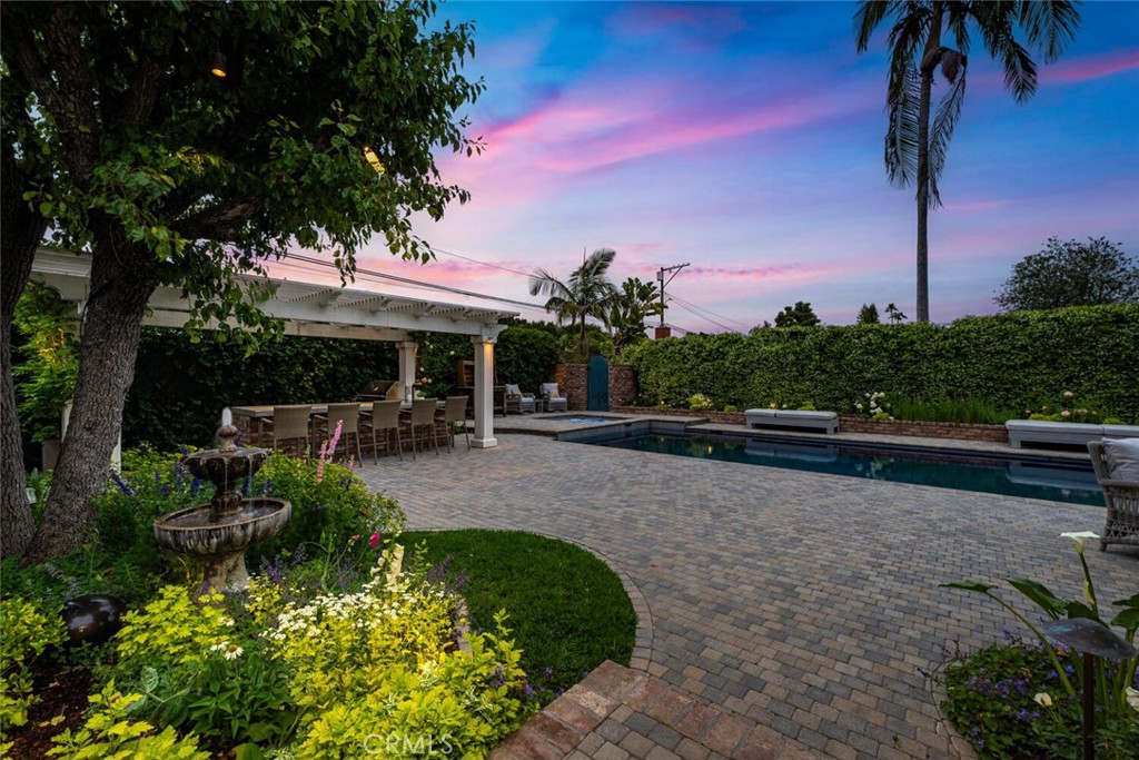 1041 E Tehachapi Drive