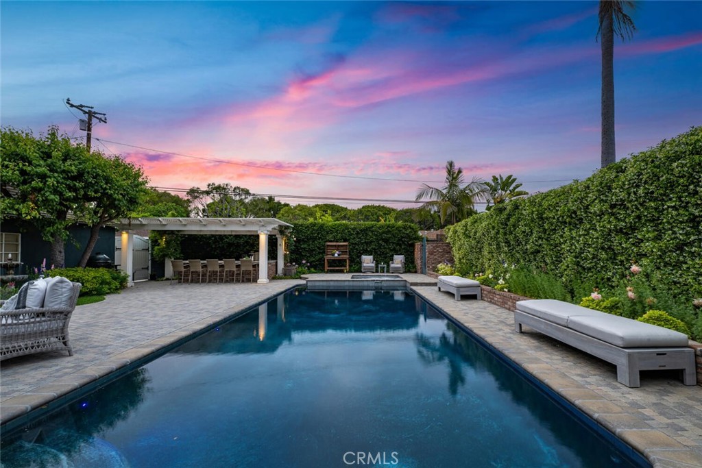 1041 E Tehachapi Drive