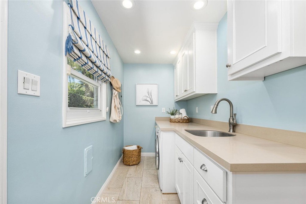 1041 E Tehachapi Drive