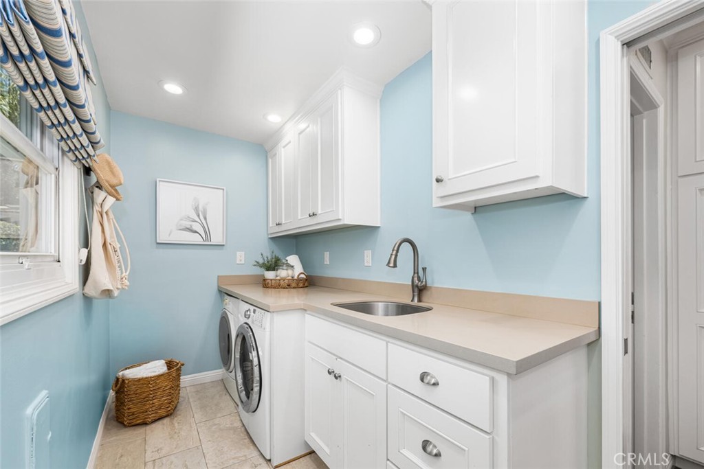 1041 E Tehachapi Drive