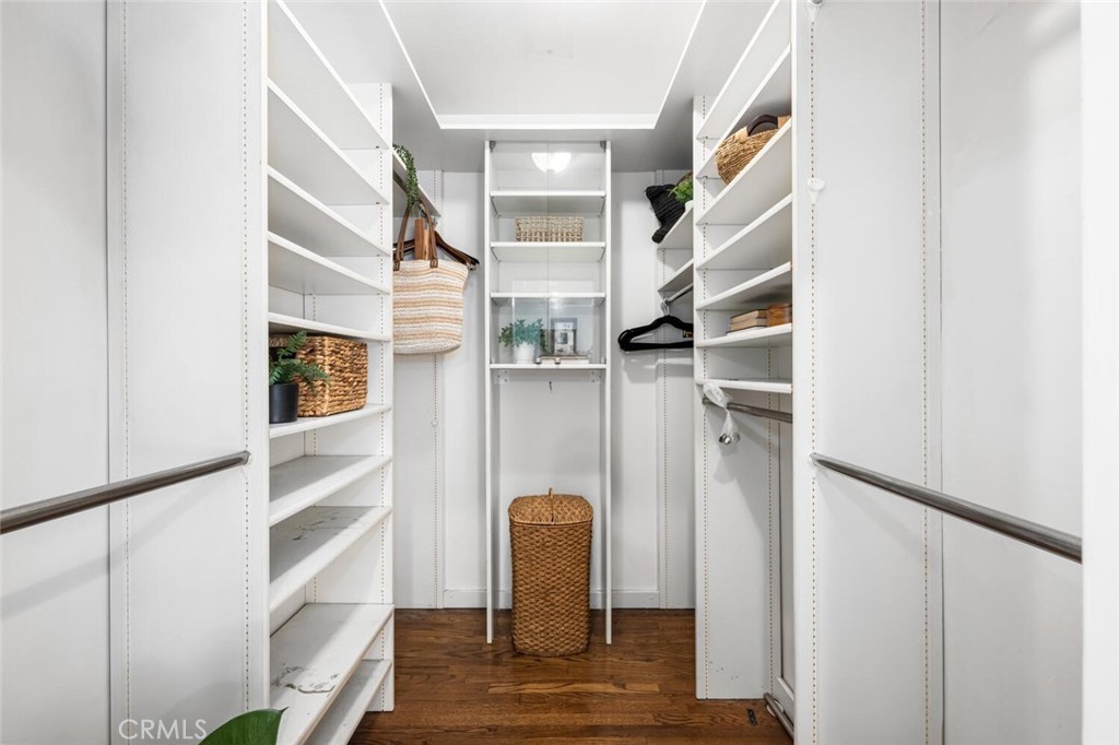 1041 E Tehachapi Drive