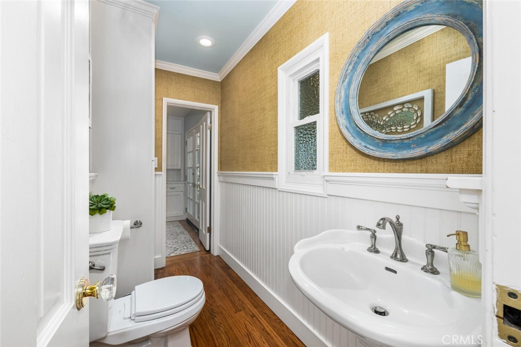 1041 E Tehachapi Drive