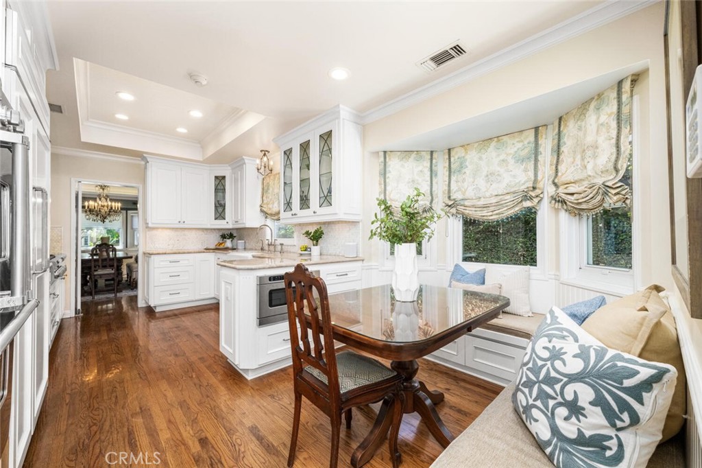 1041 E Tehachapi Drive