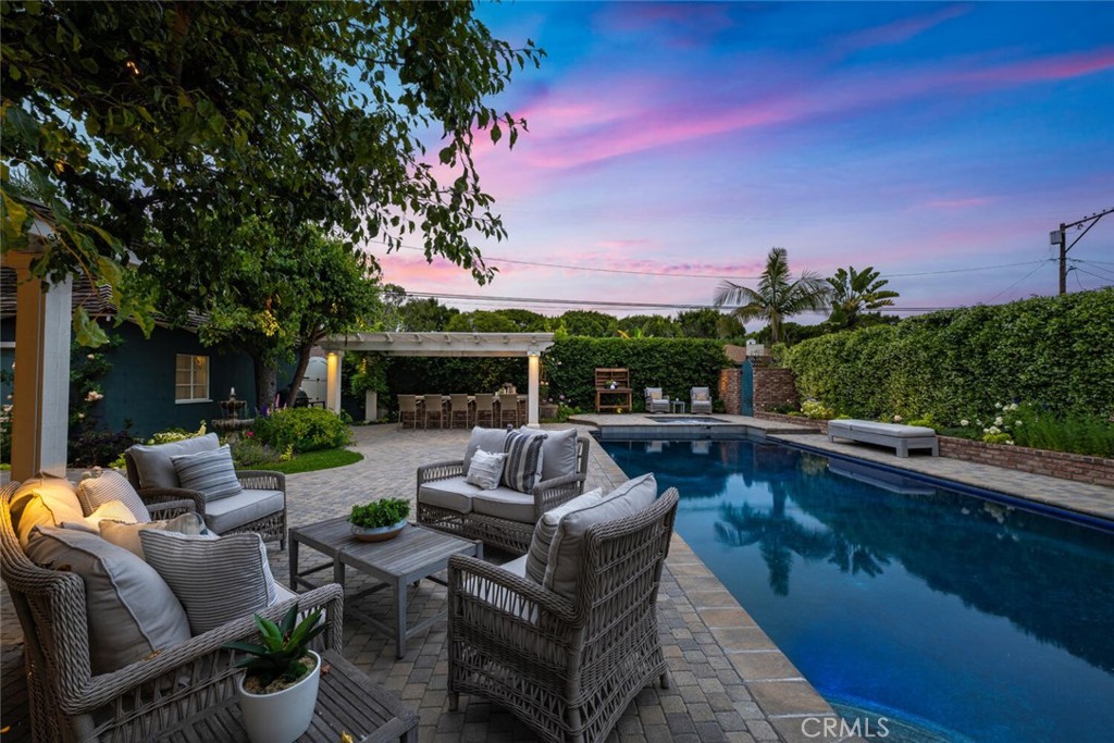 1041 E Tehachapi Drive