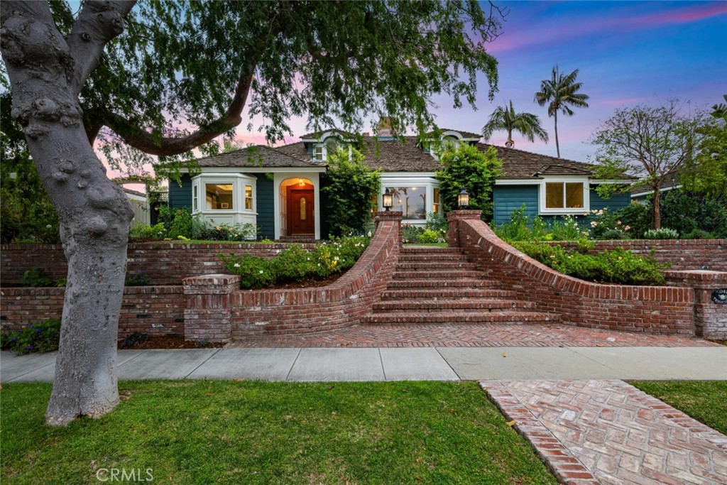 1041 E Tehachapi Drive