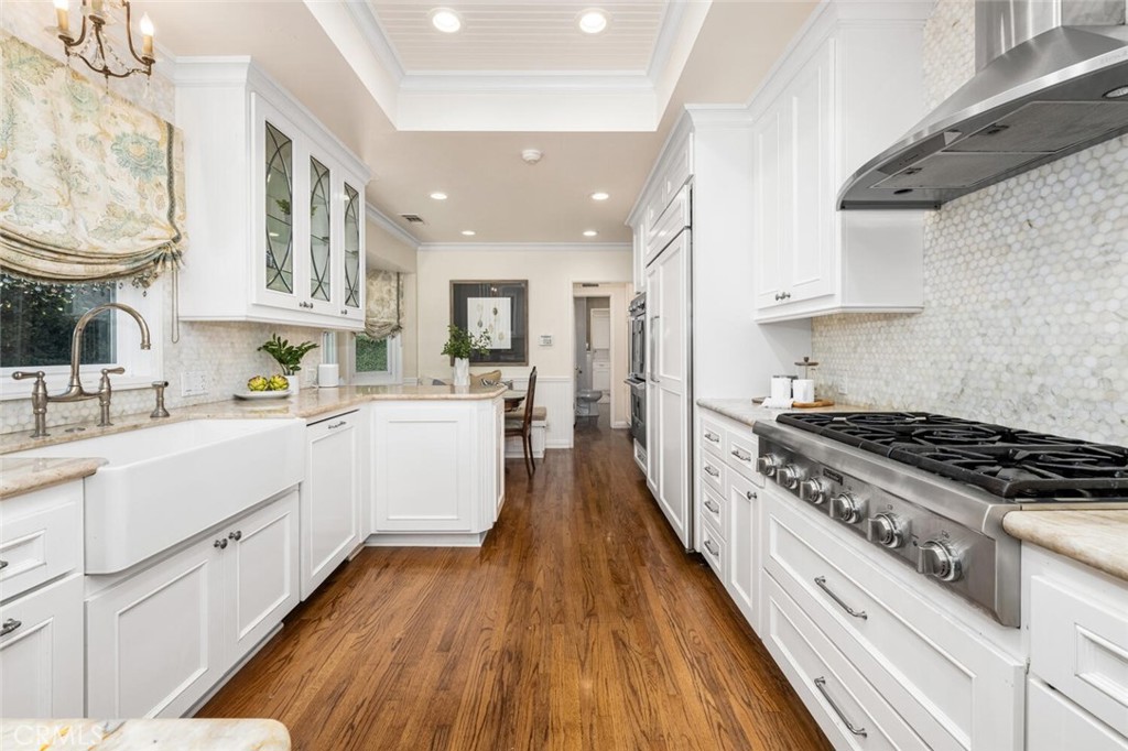 1041 E Tehachapi Drive