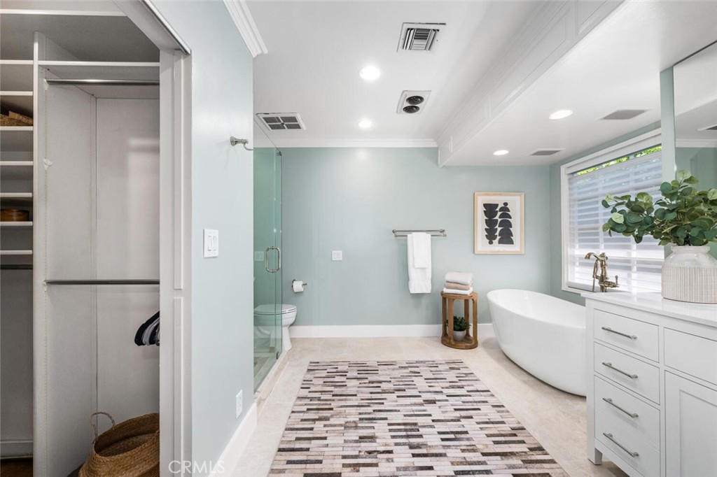 1041 E Tehachapi Drive