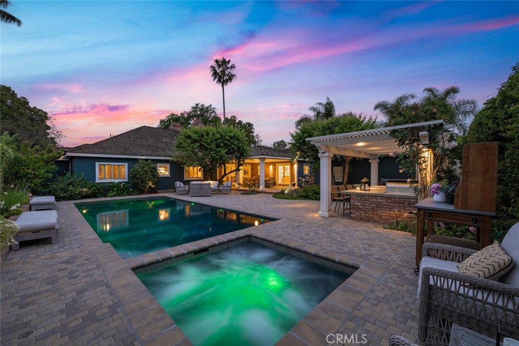 1041 E Tehachapi Drive