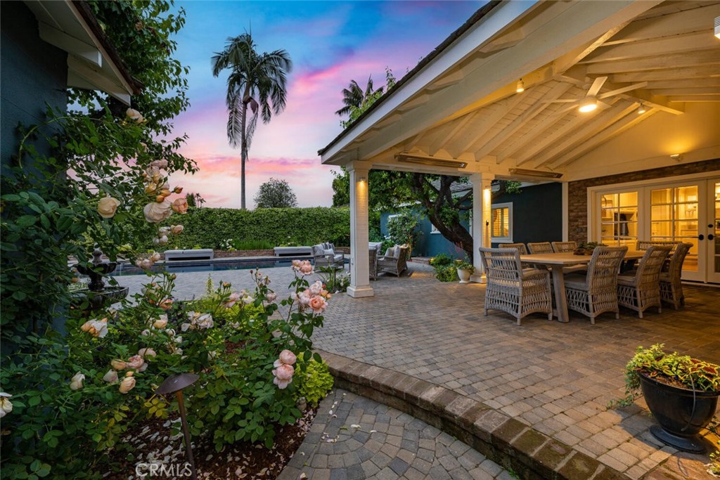 1041 E Tehachapi Drive