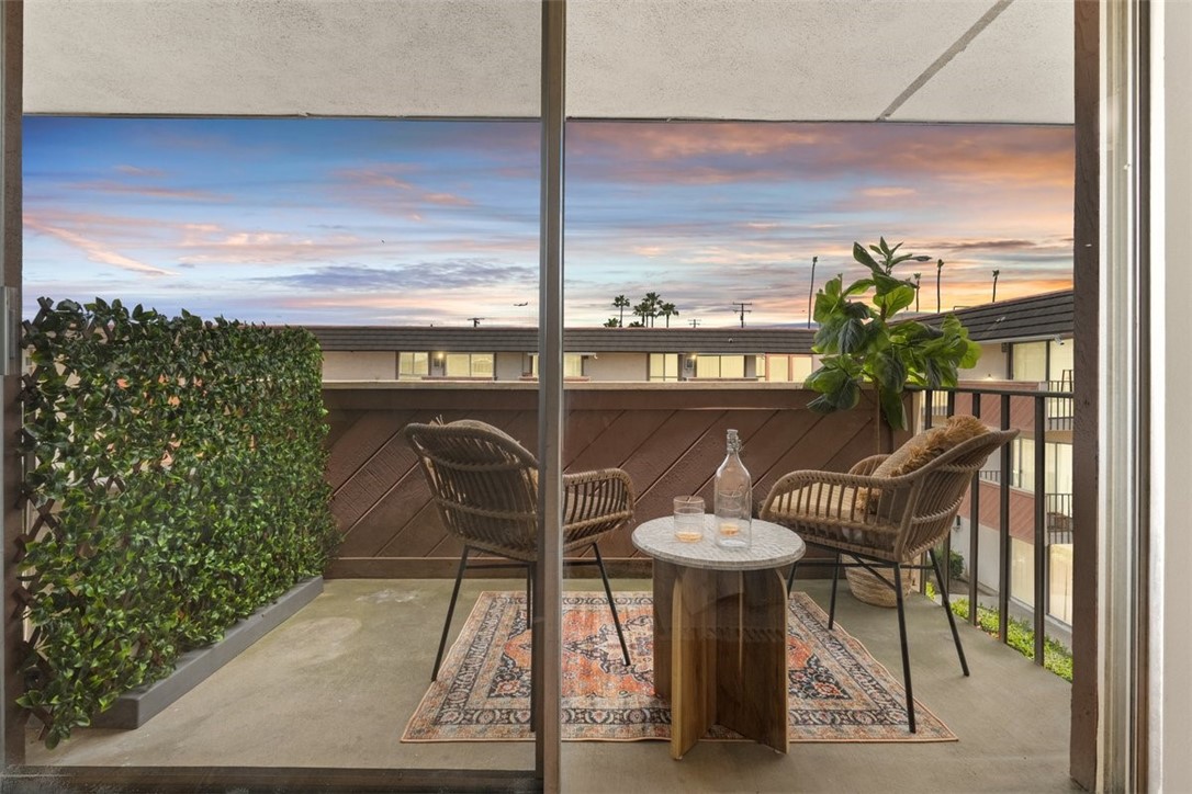 5585 E Pacific Coast Highway E 307