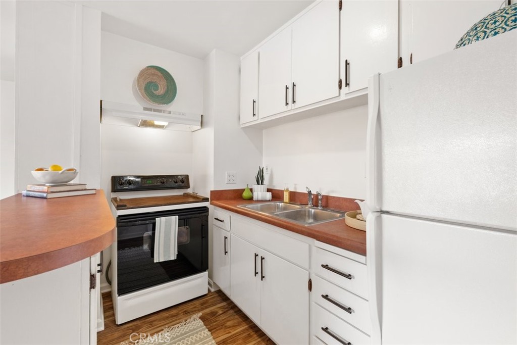 5585 E Pacific Coast Highway E 307