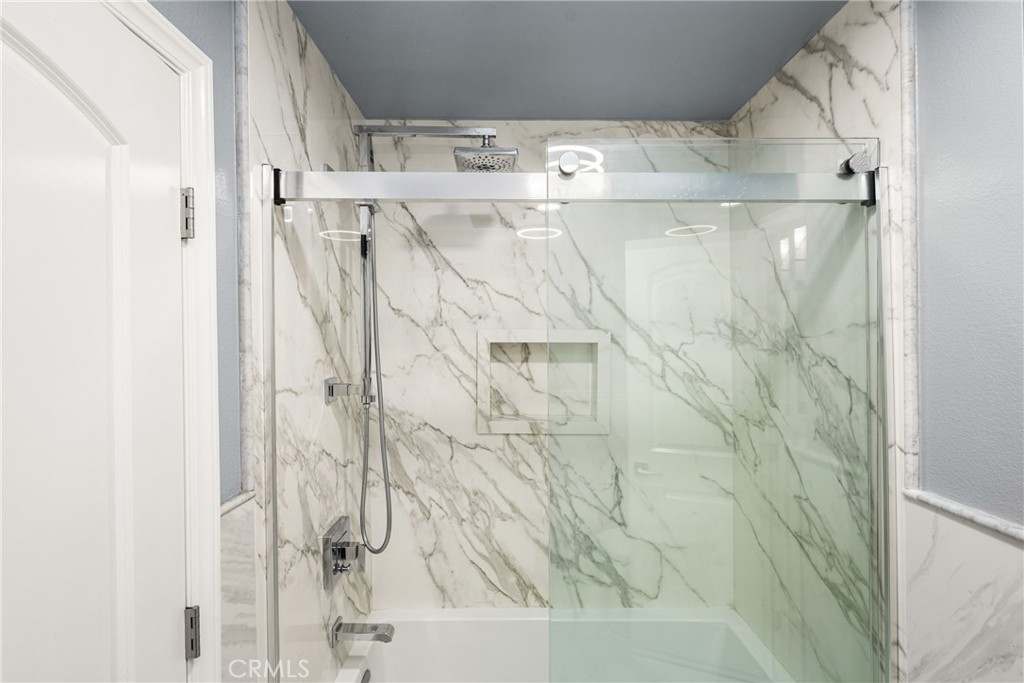 5554 E Vista Del Rio