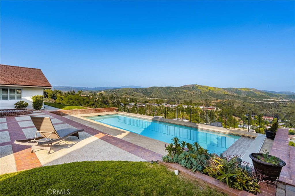 10655 Equestrian Drive